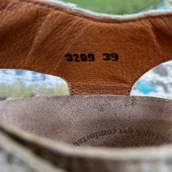 Taos carousel cream and gray woman’s size 8-8.5 wedge sandals - Picture 7 of 10